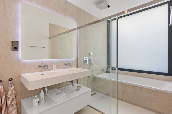 Image No.11-5 Bed Townhouse for sale