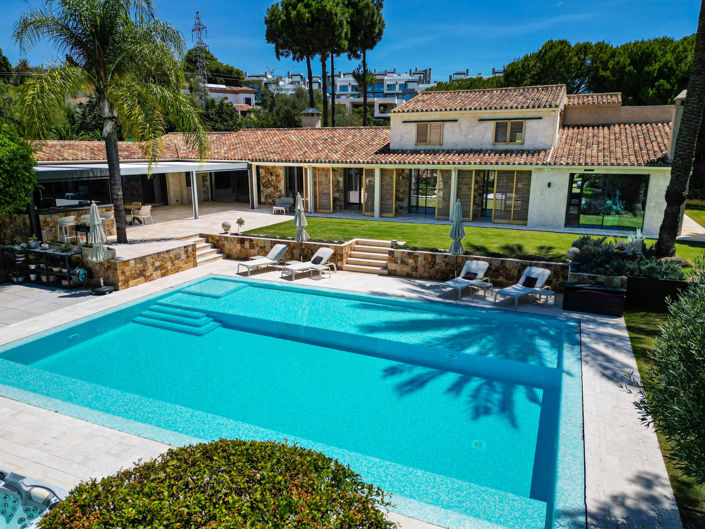 Image No.1-6 Bed Villa for sale