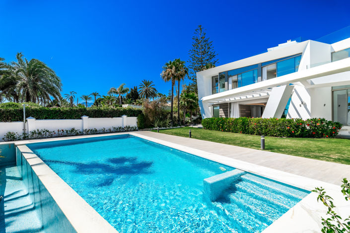 Image No.1-6 Bed Villa for sale