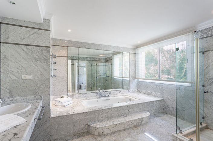 Image No.17-5 Bed Villa for sale