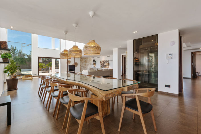 Image No.8-8 Bed Villa for sale