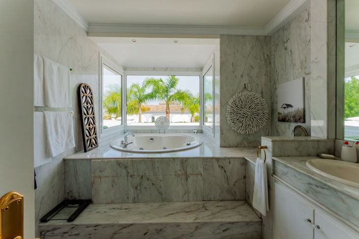 Image No.15-5 Bed Villa for sale