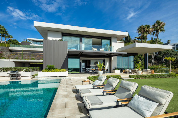 Image No.1-6 Bed Villa for sale