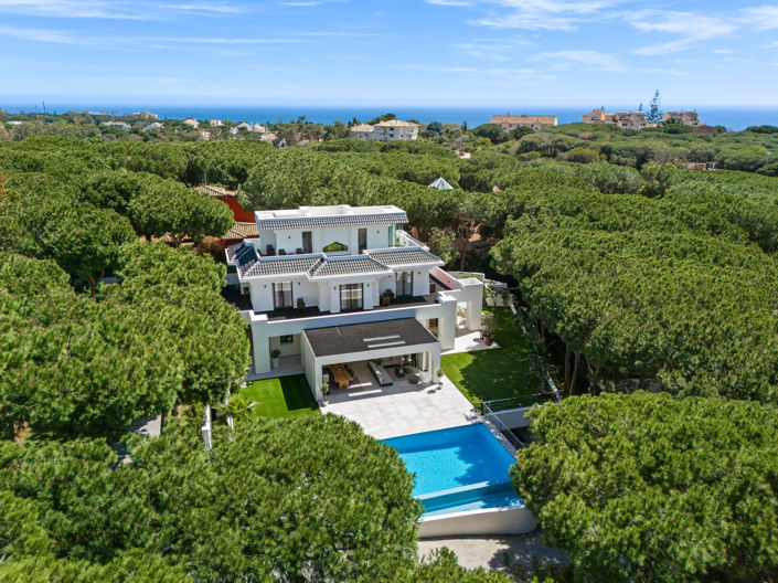 Image No.1-6 Bed Villa for sale