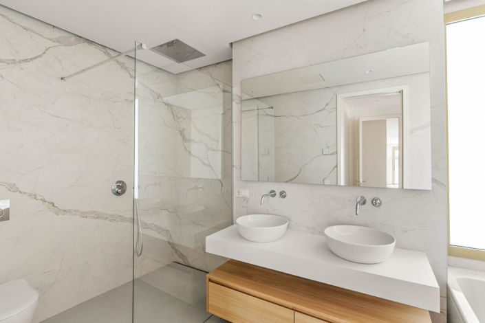 Image No.10-3 Bed Property for sale