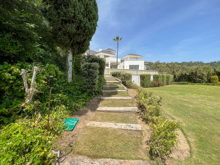 Image No.42-5 Bed Villa for sale