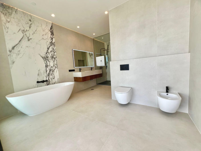 Image No.15-6 Bed Villa for sale