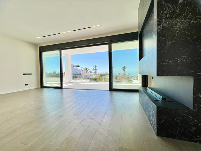 Image No.2-6 Bed Villa for sale