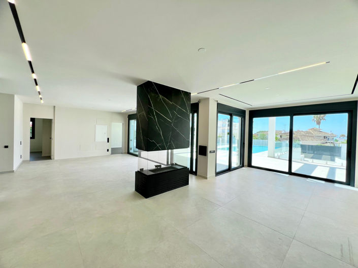 Image No.3-6 Bed Villa for sale