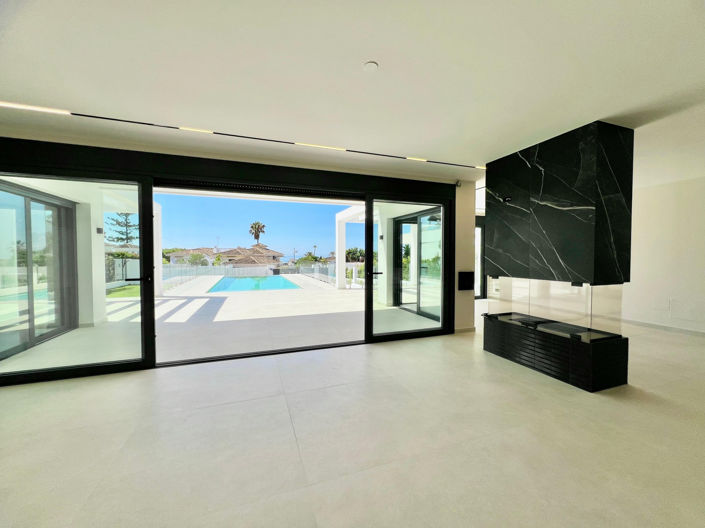 Image No.4-6 Bed Villa for sale