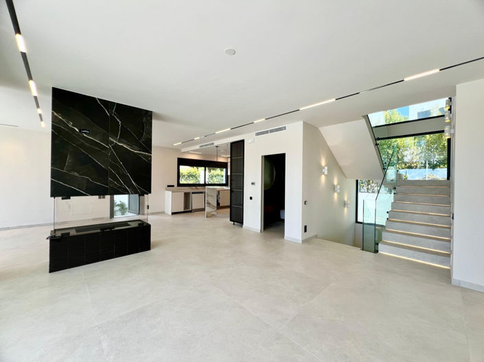 Image No.5-6 Bed Villa for sale