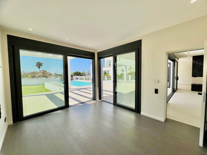 Image No.9-6 Bed Villa for sale