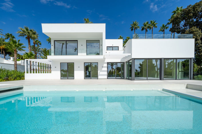 Image No.1-Villa de 4 chambres à vendre à Estepona