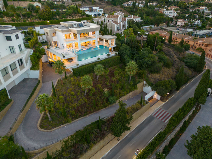 Image No.1-7 Bed Villa for sale