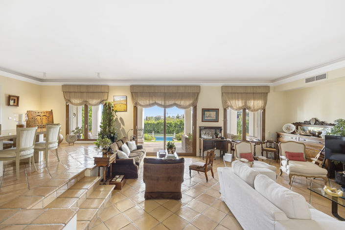 Image No.2-4 Bed Villa for sale