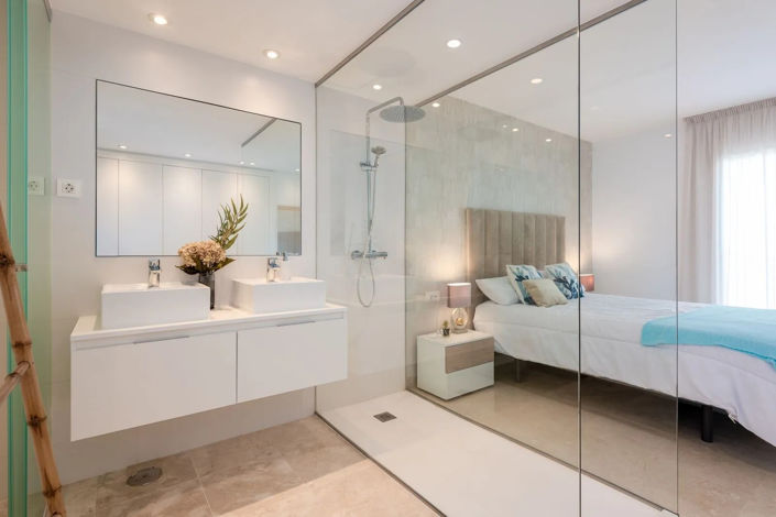 Image No.10-2 Bed Property for sale