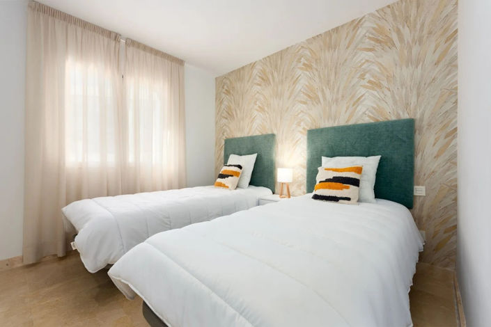 Image No.12-2 Bed Property for sale