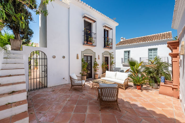 Image No.1-4 Bed House for sale