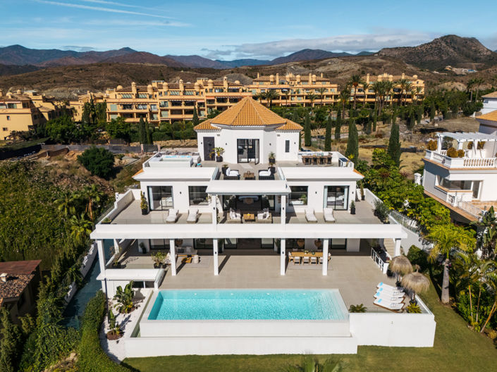 Image No.1-6 Bed Villa for sale
