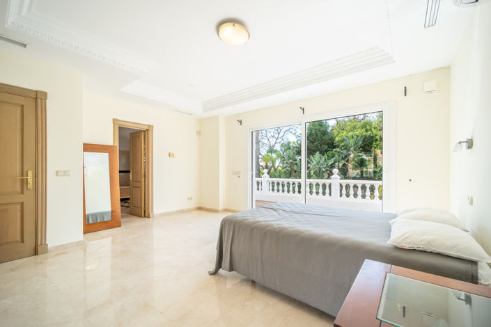 Image No.10-5 Bed Villa for sale