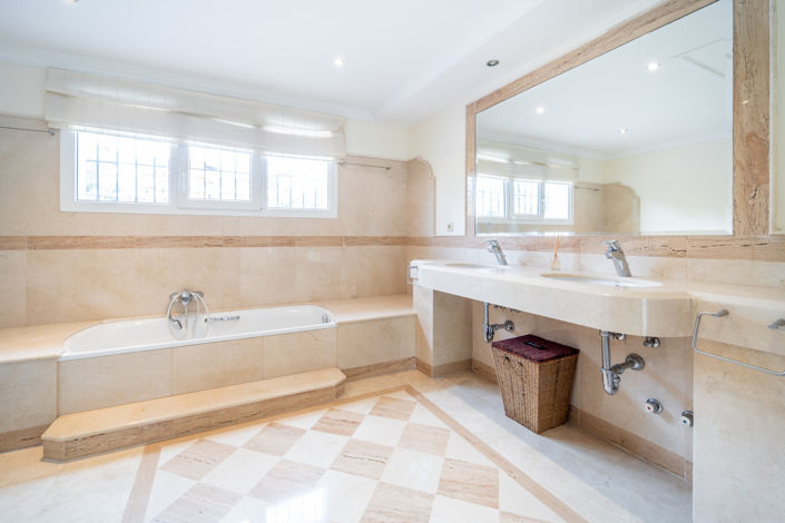 Image No.14-5 Bed Villa for sale