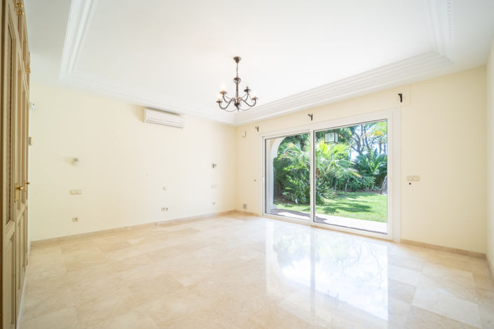 Image No.15-5 Bed Villa for sale