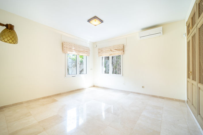 Image No.17-5 Bed Villa for sale