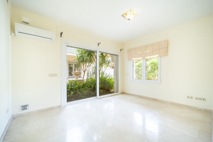 Image No.19-5 Bed Villa for sale