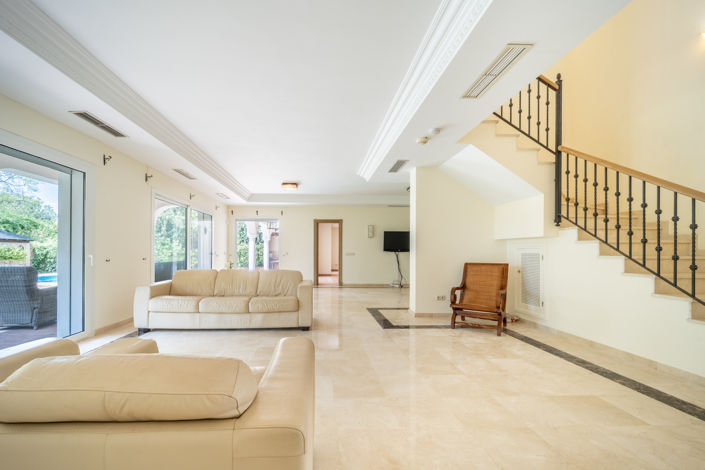 Image No.2-5 Bed Villa for sale