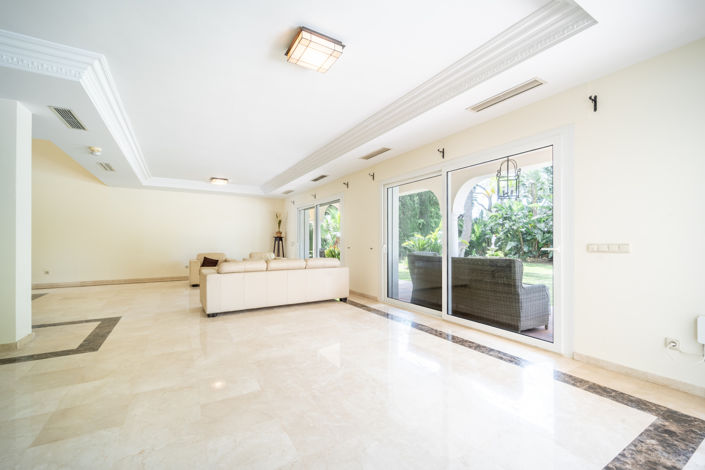 Image No.3-5 Bed Villa for sale