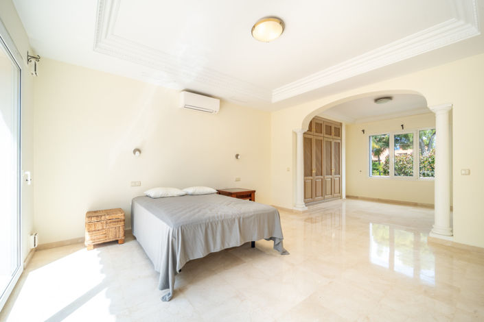 Image No.8-5 Bed Villa for sale