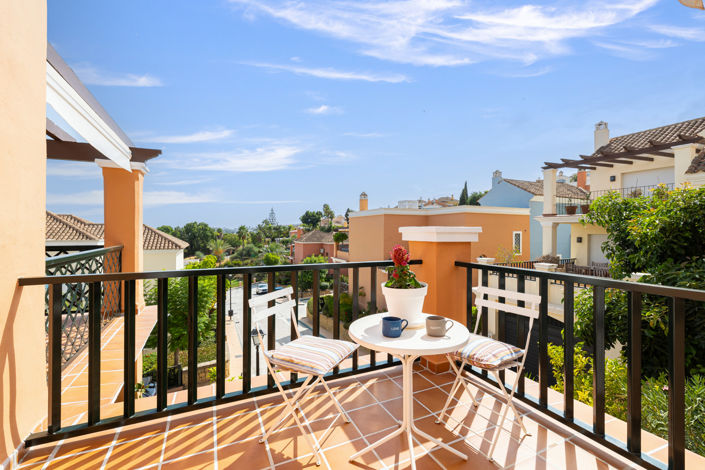 Image No.1-4 Bed Townhouse for sale