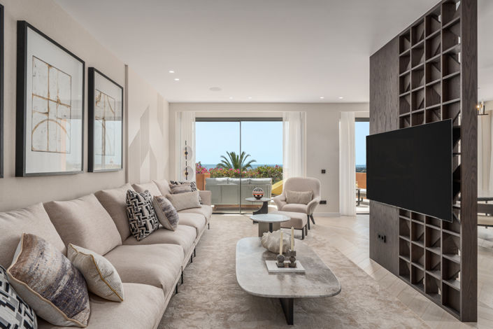 Image No.1-4 Bed Property for sale