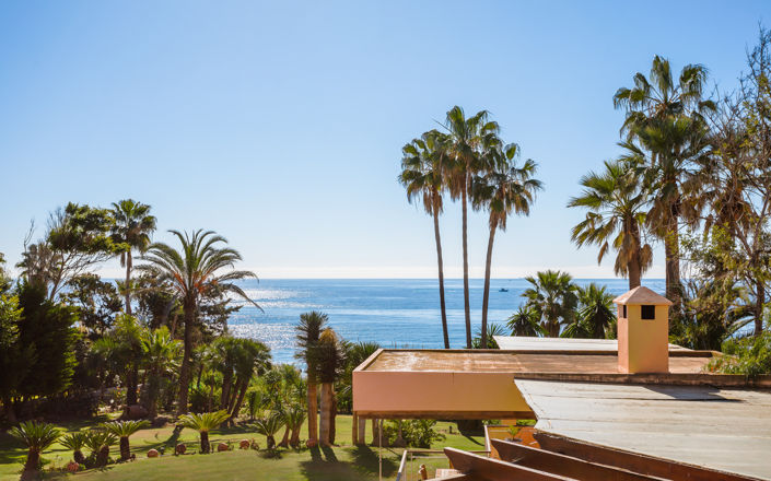 Image No.1-8 Bed Villa for sale