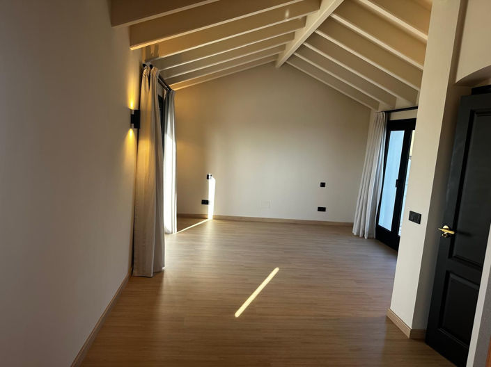 Image No.11-4 Bed Property for sale