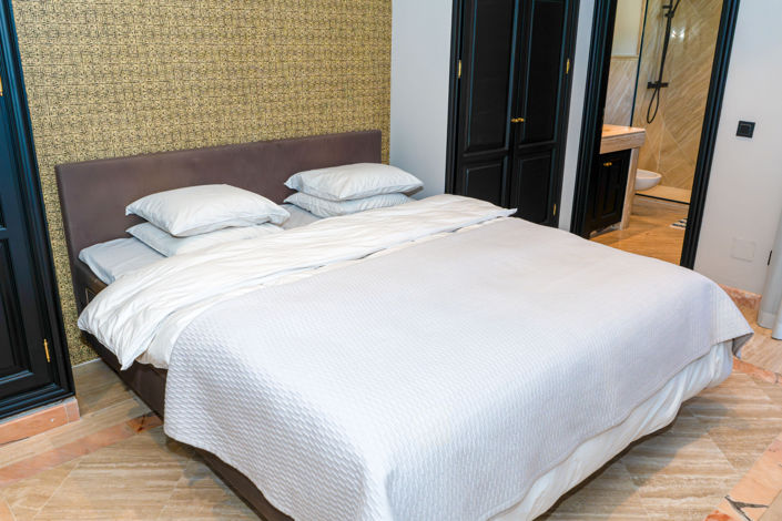 Image No.18-4 Bed Property for sale