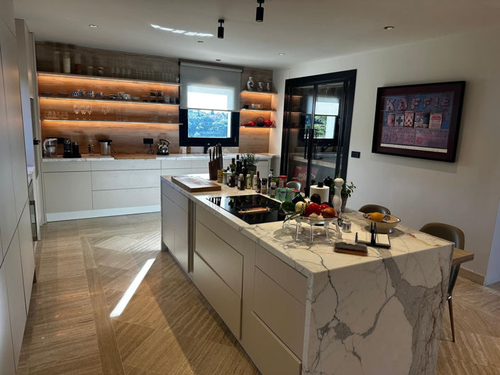 Image No.9-4 Bed Property for sale