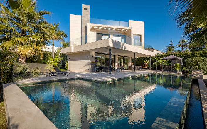 Image No.1-6 Bed Villa for sale