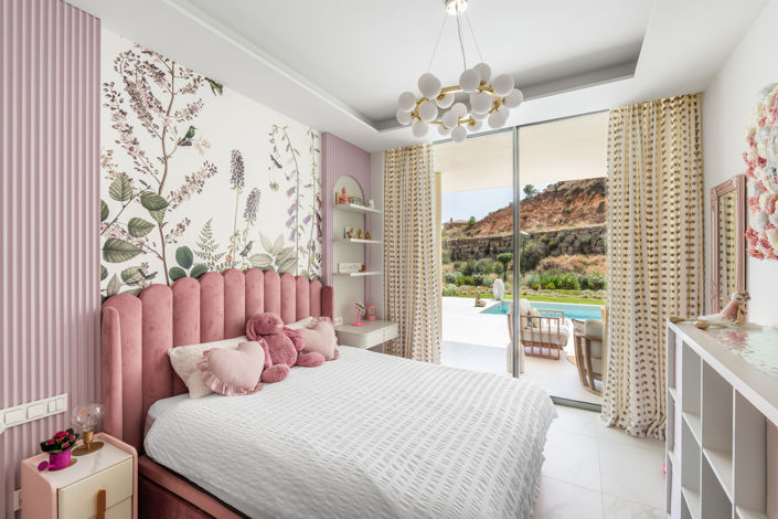 Image No.12-3 Bed Property for sale