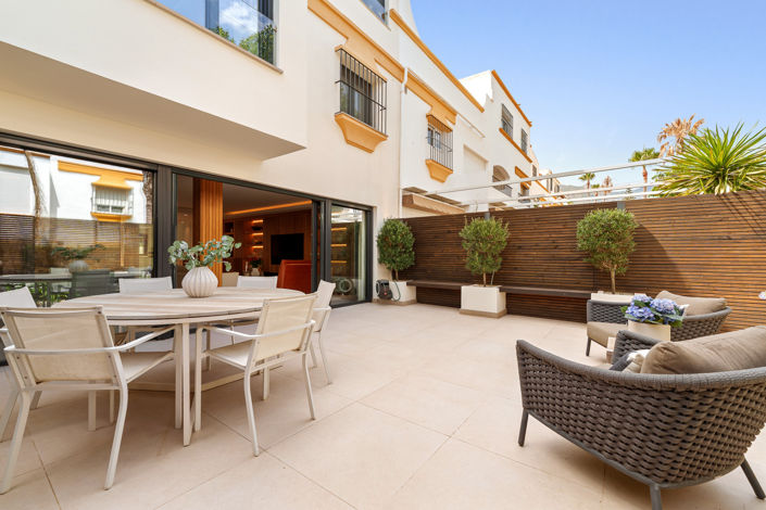 Image No.22-4 Bed Townhouse for sale