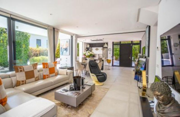 Image No.2-Villa de 4 chambres à vendre à Estepona