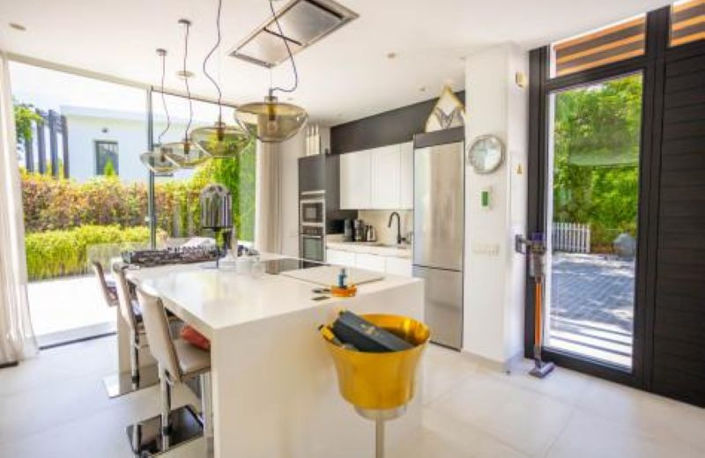 Image No.4-Villa de 4 chambres à vendre à Estepona