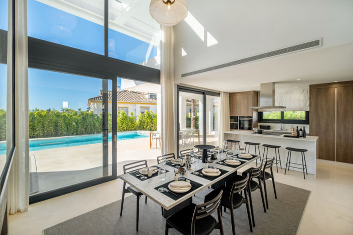 Image No.4-6 Bed Villa for sale