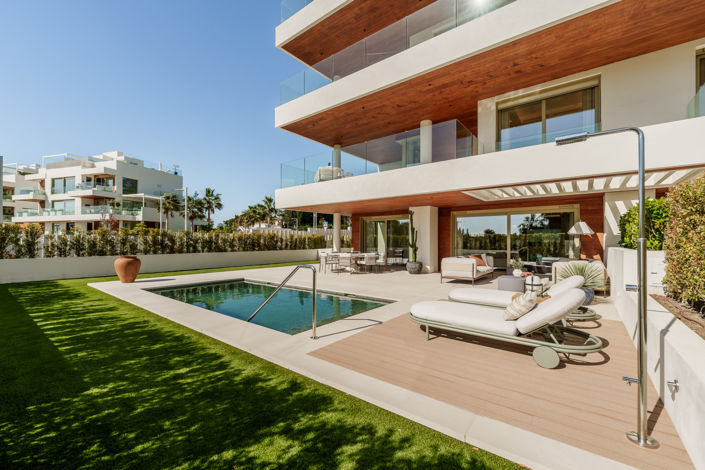 Image No.1-5 Bed Property for sale