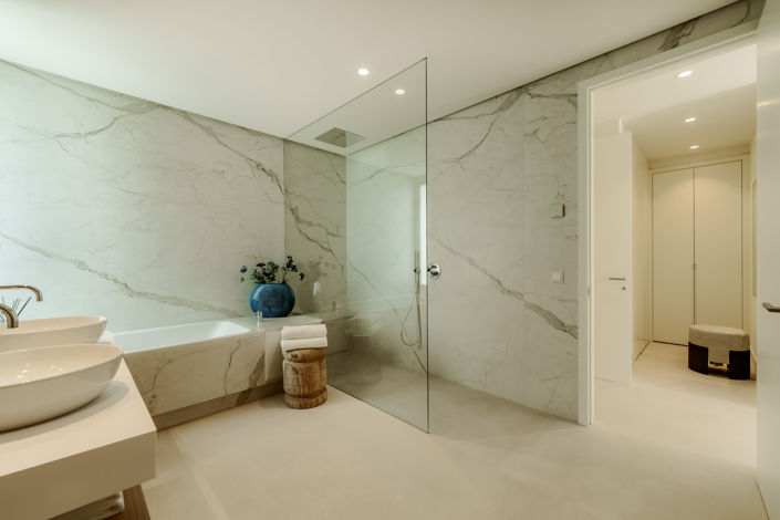 Image No.10-5 Bed Property for sale