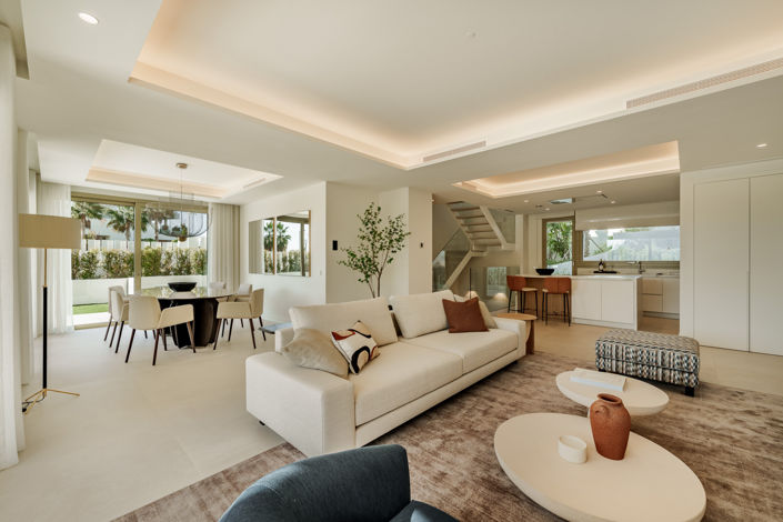 Image No.2-5 Bed Property for sale