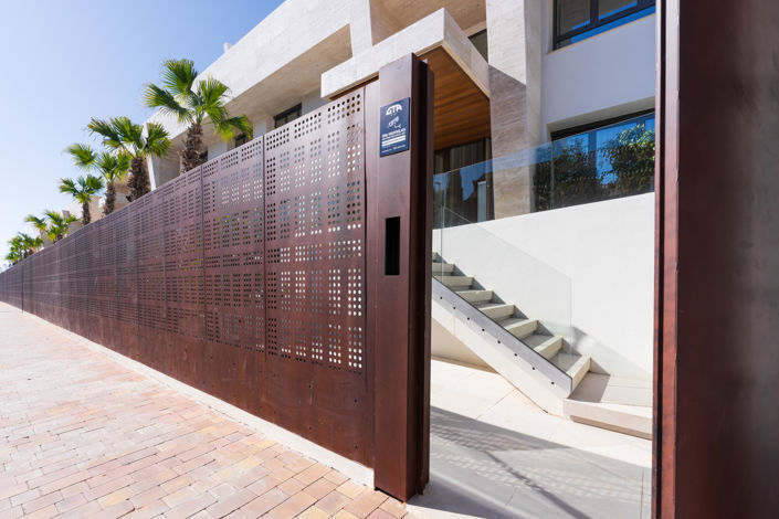 Image No.21-4 Bed Property for sale