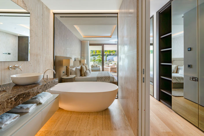 Image No.8-4 Bed Property for sale