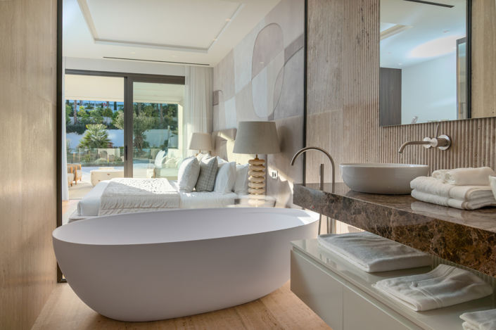 Image No.10-4 Bed Property for sale