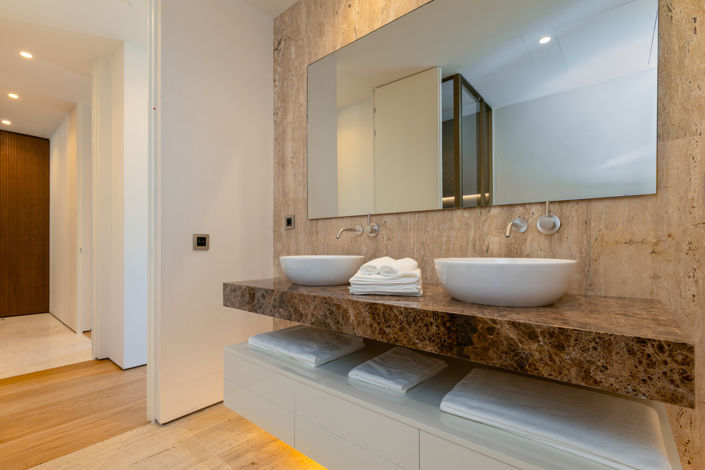 Image No.18-4 Bed Property for sale